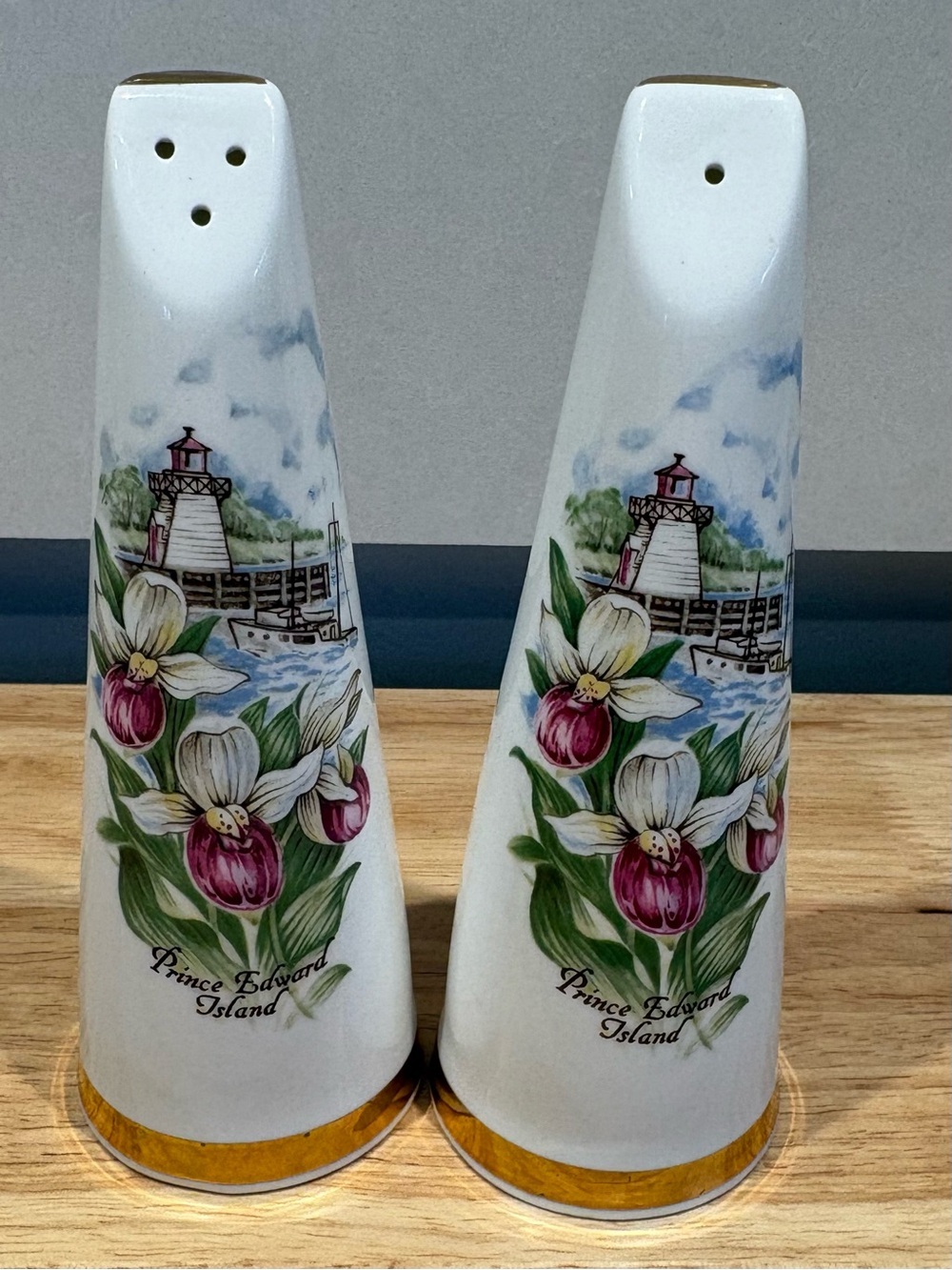 Vintage Sandford Fine Bone China
Prince Edward Island Salt & Pepper Shakers